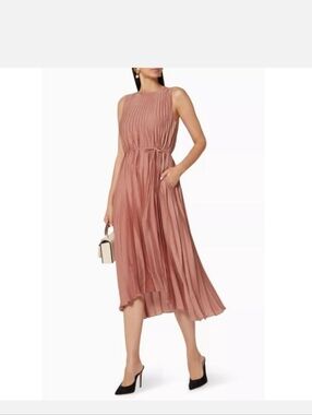 Vince Chevron Pleated Midi Dress In Vintage Pink